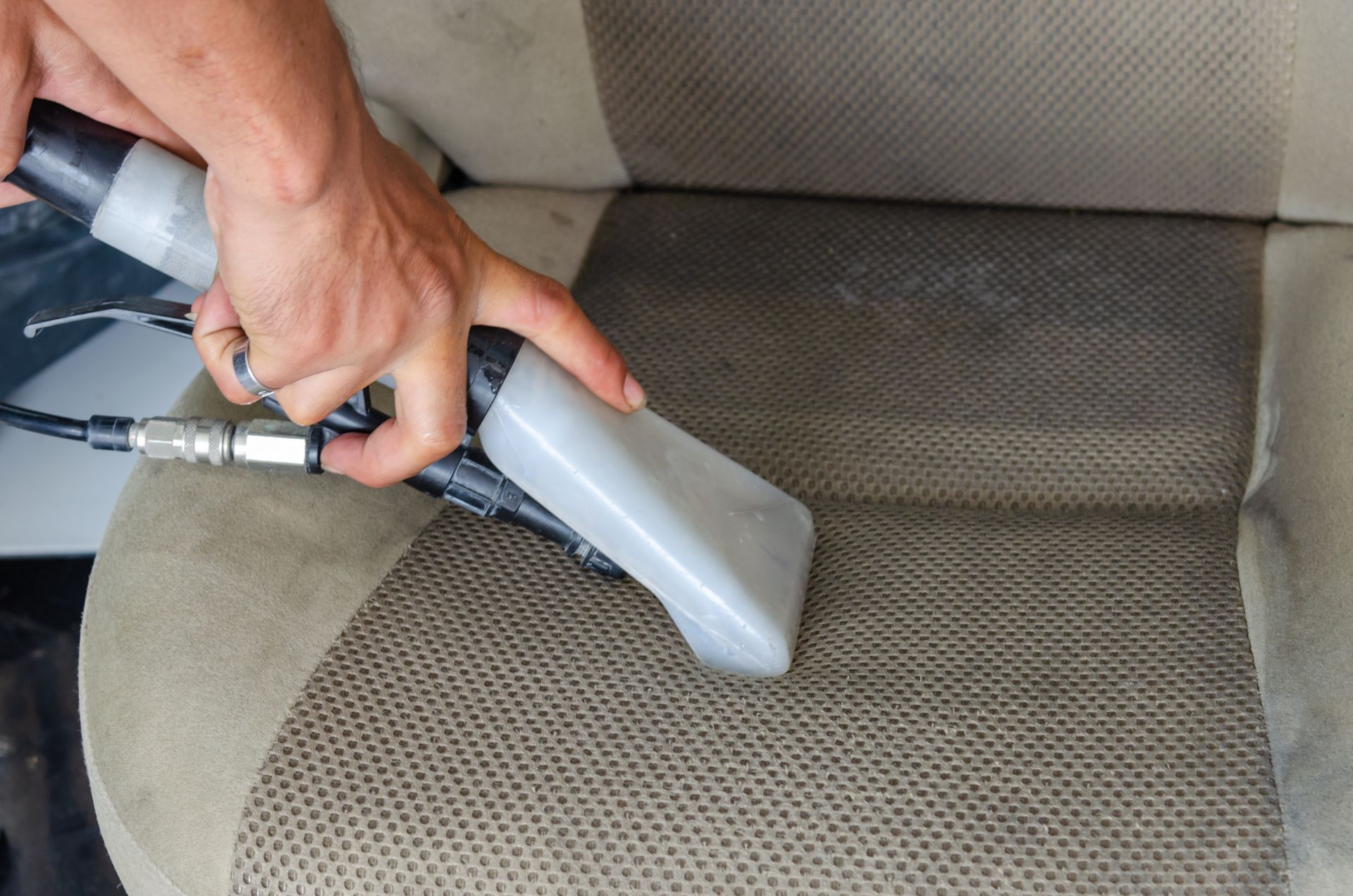 Interieur van de auto gereinigd