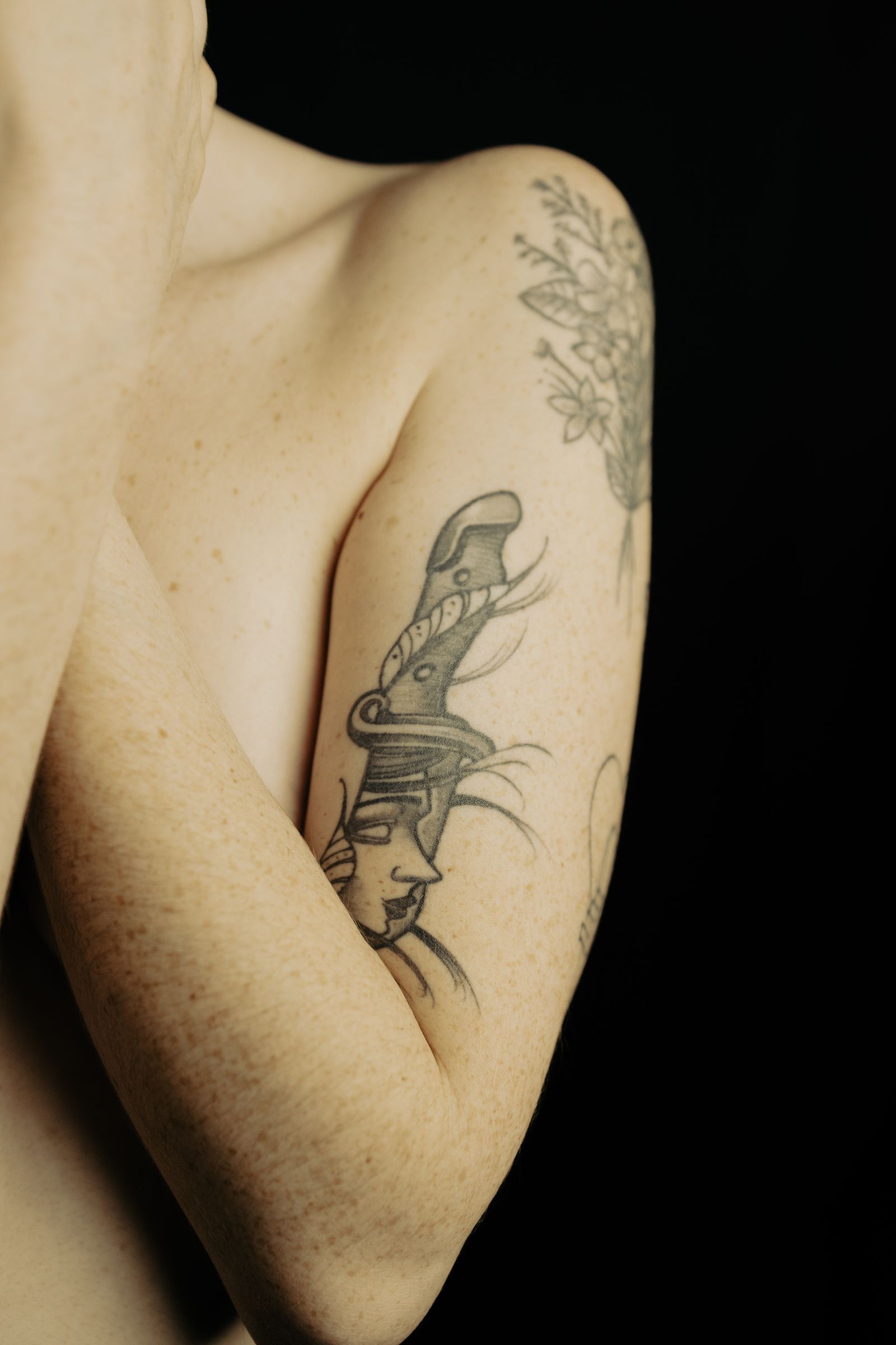 Graffiti style tattoo op de arm
