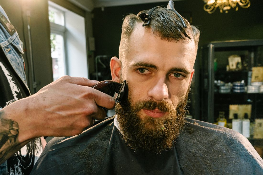 Scheren met het mes bij Sharp Cuts